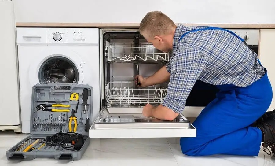 Polatlı Gaggenau servisi teknisyen ekibi beyaz eşya tamiri yaparken
